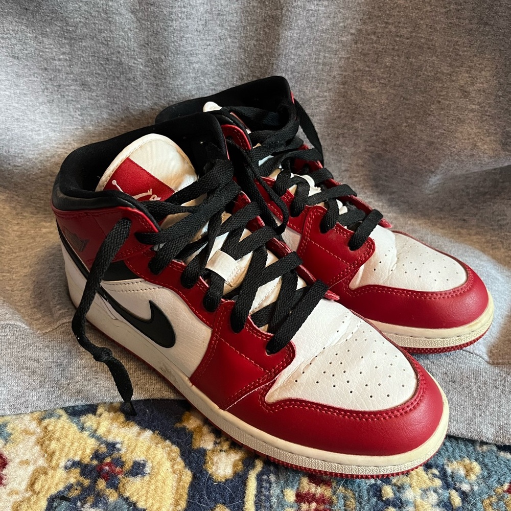 Nike Air Jordan 1 Mid ‘Chicago’